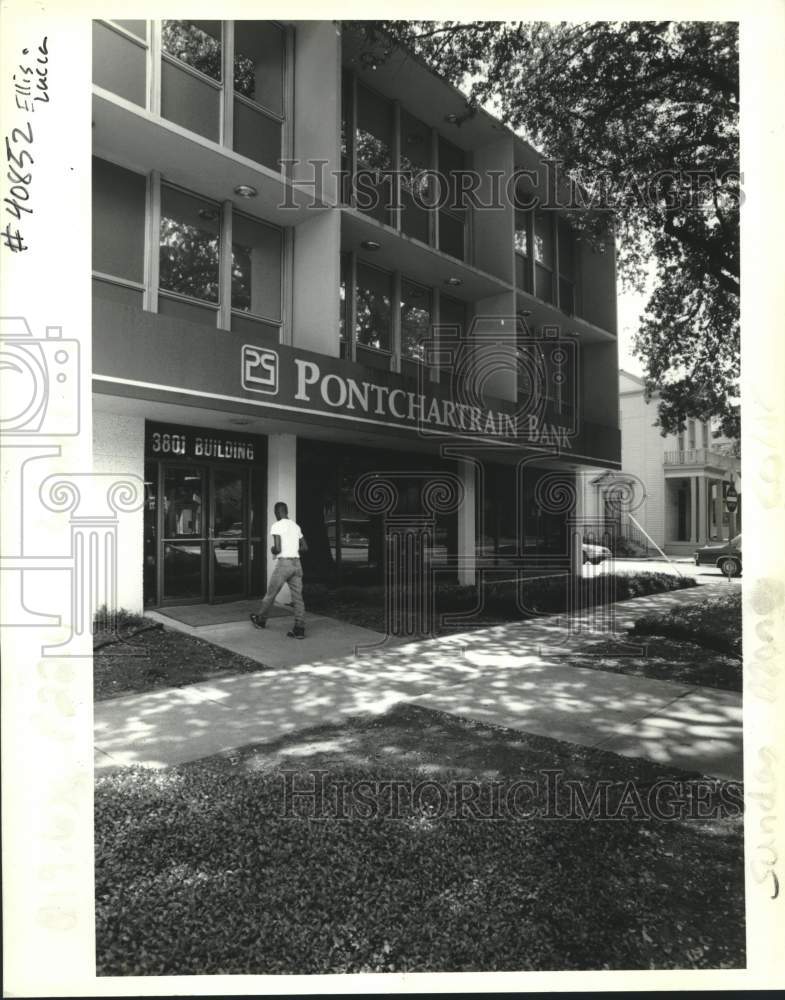 1992 Press Photo Liberty Bank &amp; Trust moving headquarters to Ponchartrain Bank - Historic Images