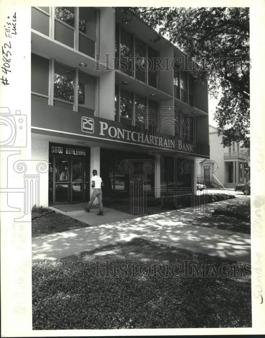 1992 Press Photo Liberty Bank & Trust moving headquarters to Ponchartrain Bank - Historic Images