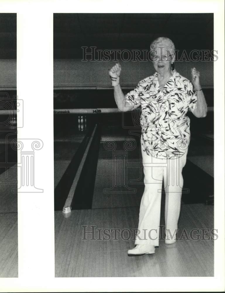 1991 Press Photo Vera Levesque, member of the Senior Citizens Bowling League - Historic Images