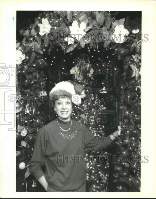 1991 Press Photo Nee Leveque, owner of Santa's Quarters in the French Quarter - Historic Images