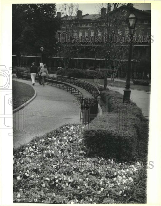 1993 Press Photo Jackson Square plantings kept beautiful by Square Partners - Historic Images