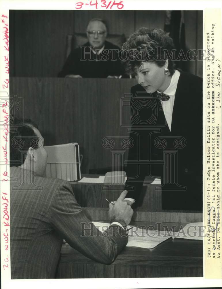 1988 Press Photo DA investigator Patricia Laura talks to Asst. Da Eric Honig - Historic Images