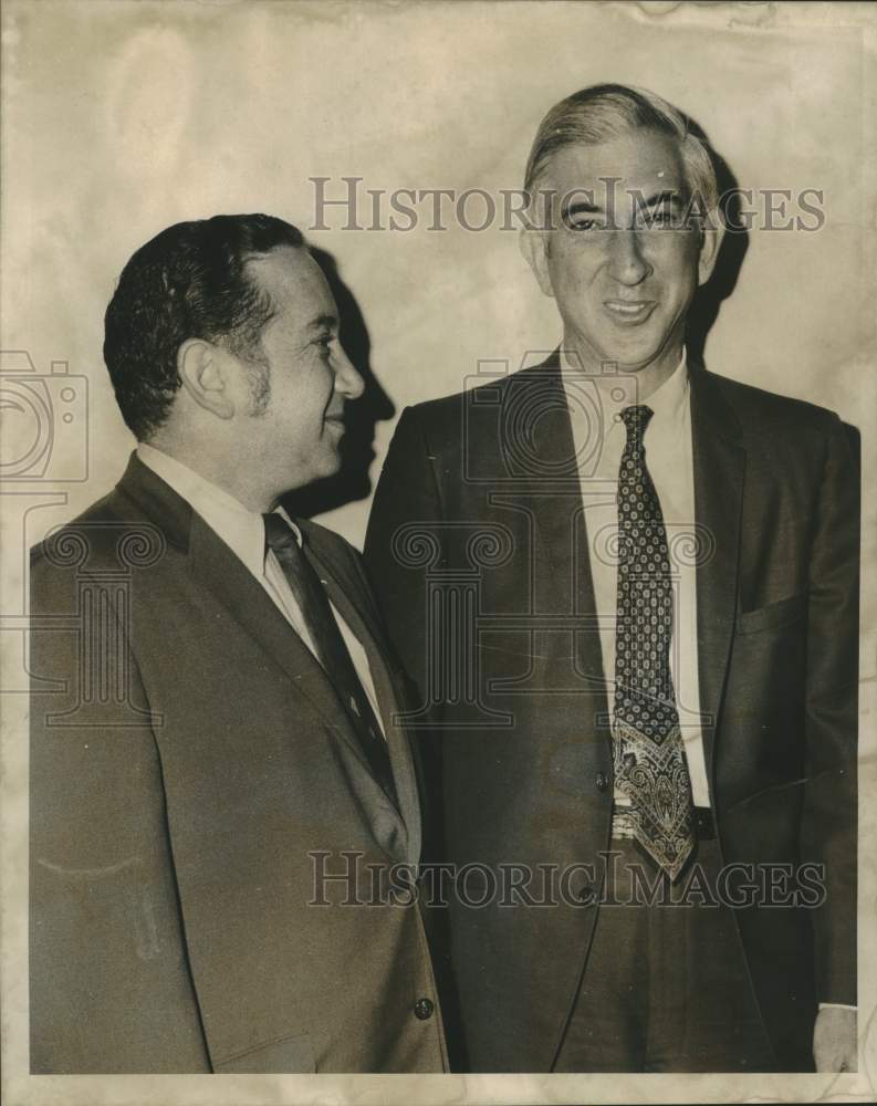 1969 Press Photo Sanford Cohn M.D. and Irving Levin, M.D. at a cancer conference-Historic Images