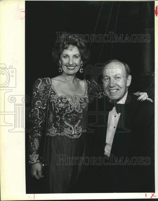 Press Photo Dr. Julius Levy and his wife Donna at a formal event. - nob57999-Historic Images