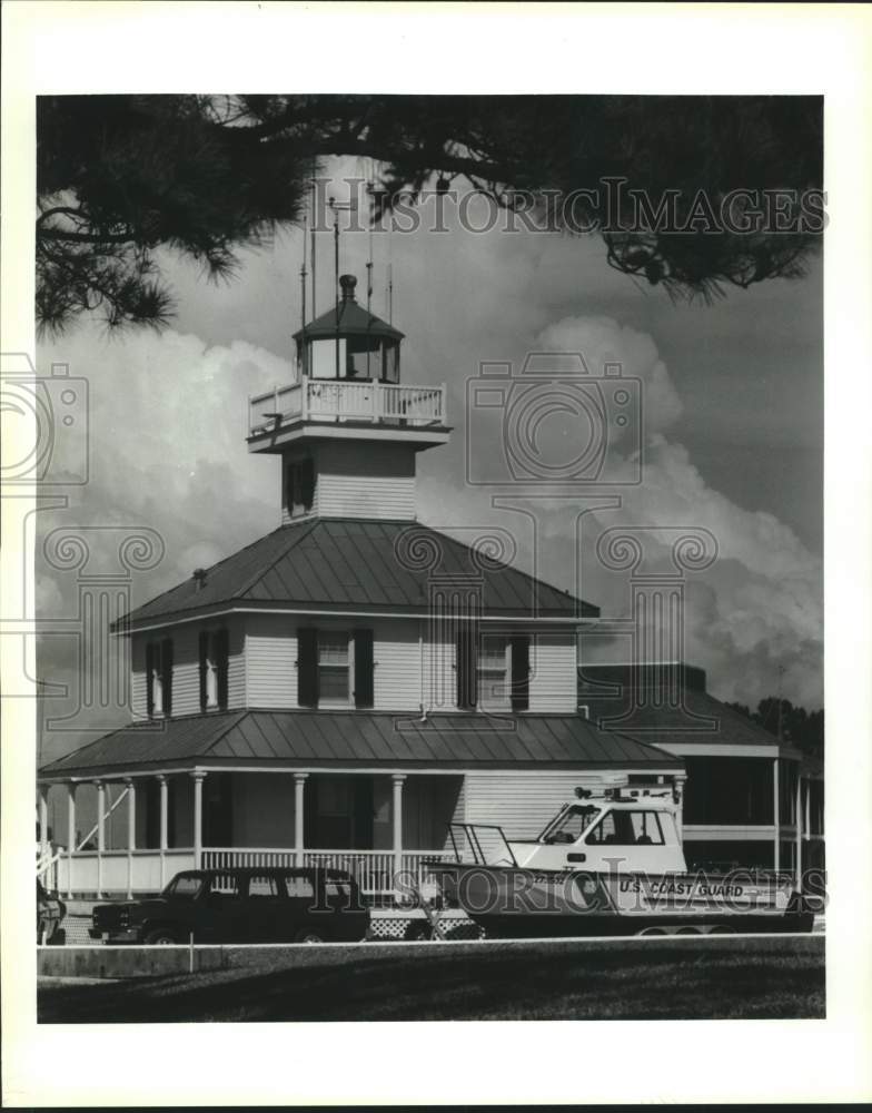 1993 Press Photo Coast Guard station in cenic lighthouse on Lakeshore Drive-Historic Images