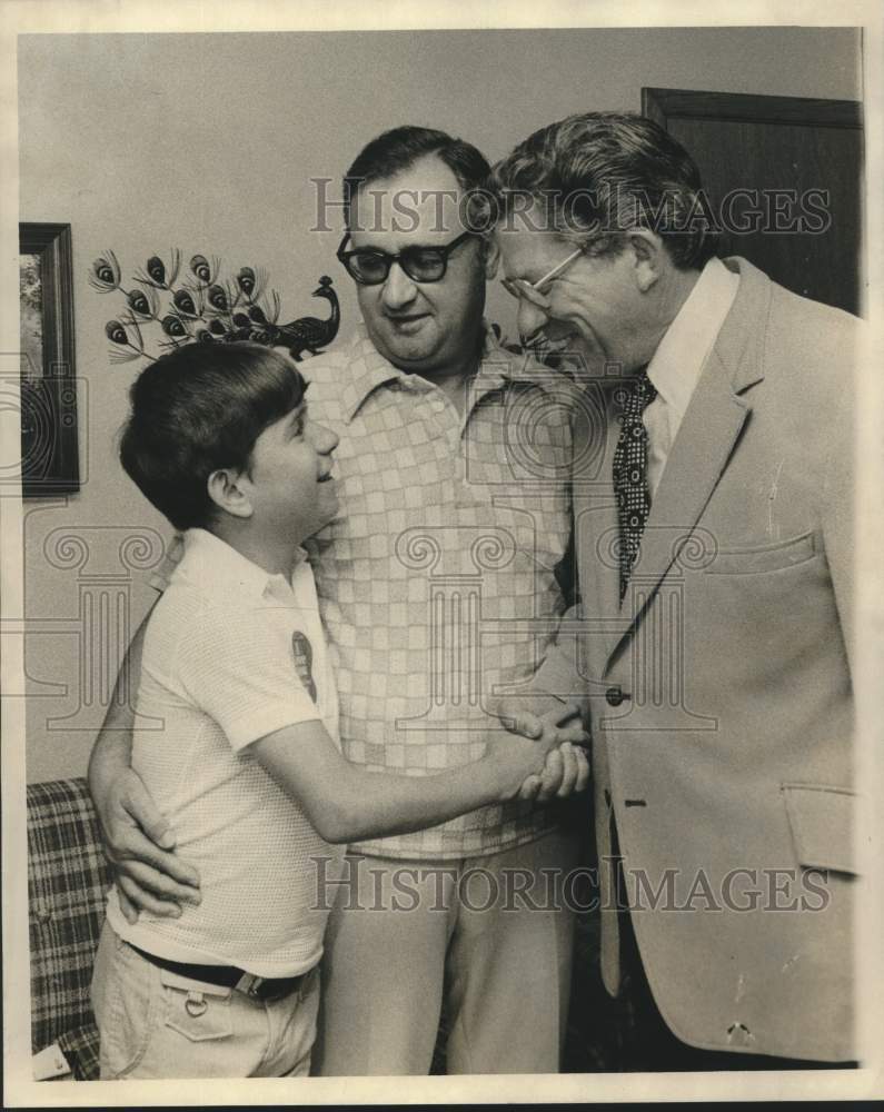 1975 Frank Liuzza Jr. &amp; Sr. with Millard Mathew of Kidney Foundation - Historic Images