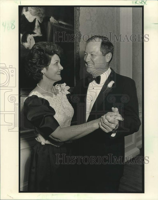 1990 Press Photo Diana & Sidney Lewis dancing at the NOCC Governor's Ball - Historic Images