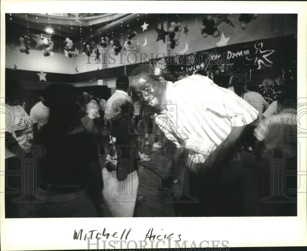 1994 Press Photo Tulane-Mitchell Hicks of LaPlace, athlete at a dance activity - Historic Images