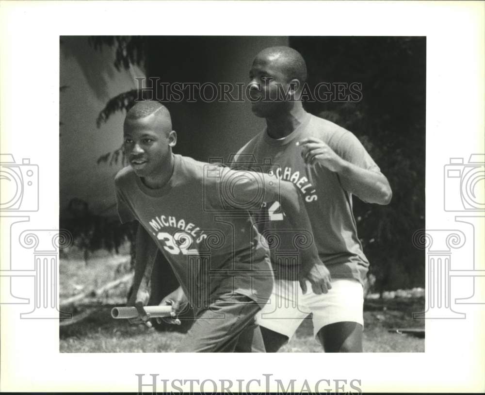 1994 Press Photo Louisiana Special Olympic St. Michael&#39;s men&#39;s 4x100 relay race - Historic Images