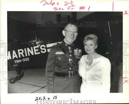 1994 Press Photo Major General Jim & Sarah Livingston during D Day Party - Historic Images