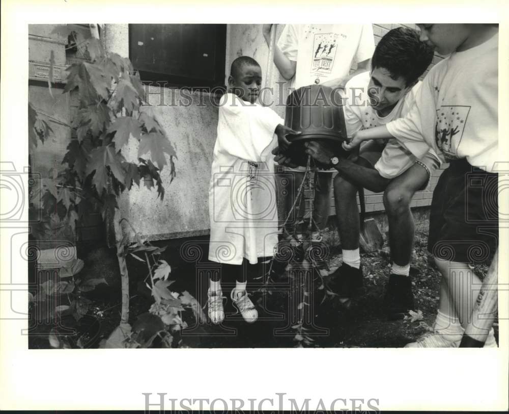 1995 Press Photo Living and Growing Together, An Environmental Education program - Historic Images