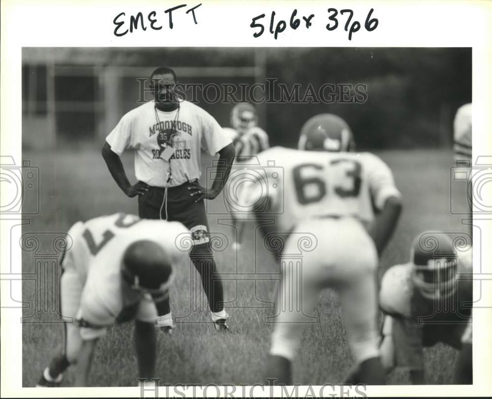 1994 Press Photo McDonogh 35 coach Emmett Smith at practice - Historic Images