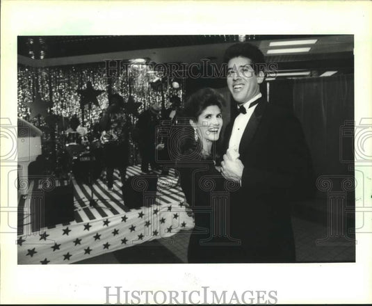 Press Photo Dr. Louis and Donna Levin, a special events coordinator - Historic Images