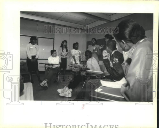 1990 Press Photo Leadership training at McDonogh 35 High School - Historic Images