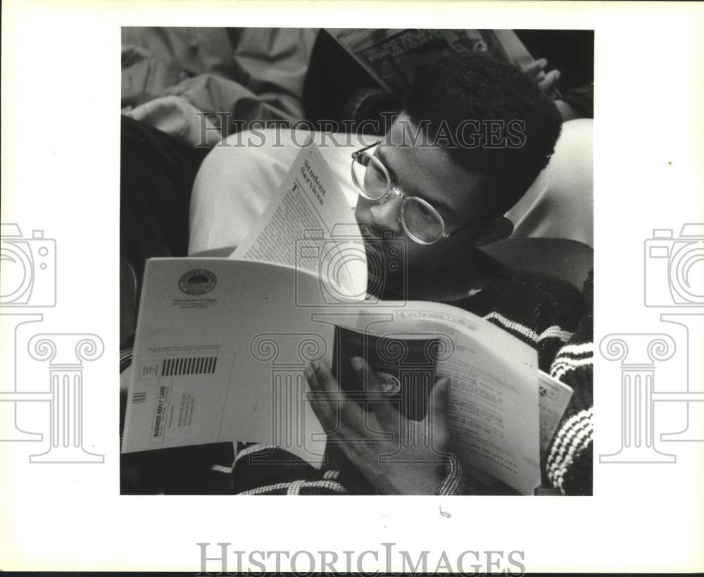 1988 Press Photo Jamal Johnson at College Day, McDonogh 35 High School - Historic Images