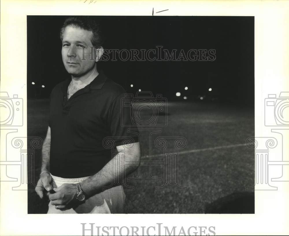 1992 Press Photo Coach Danny Levy works out of the Lakeside Playground - Historic Images