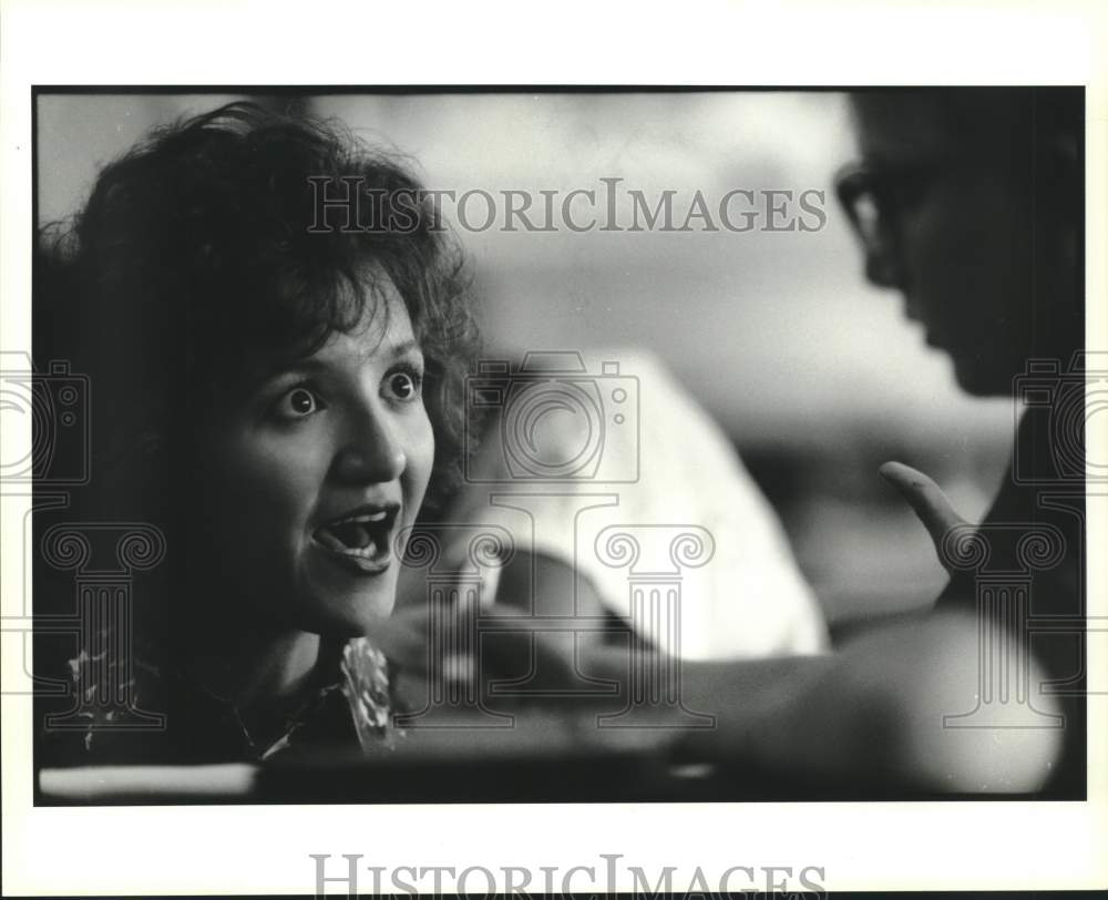 1992 Press Photo Marrero teacher Sherry Landry gives encouragement to a student - Historic Images