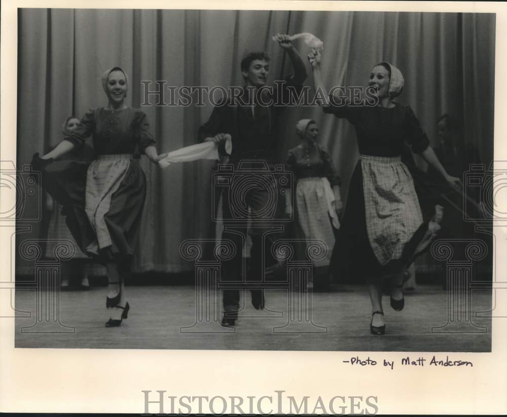 1991 Press Photo Komenka Ethnic Dance Ensemble - Historic Images