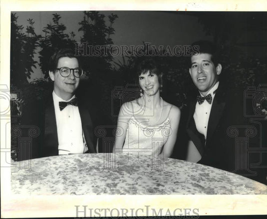 1990 Press Photo Dr John Hevron, Donna Levin, Dr Louis Levin - Lakeside Hospital - Historic Images