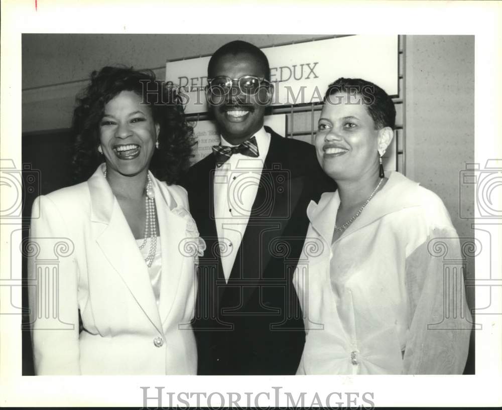 1993 Press Photo Janet Ricker-Rousell, Bill &amp; Gina Lewis at Links event. - Historic Images