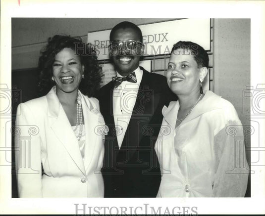 1993 Press Photo Janet Ricker-Rousell, Bill & Gina Lewis at Links event. - Historic Images