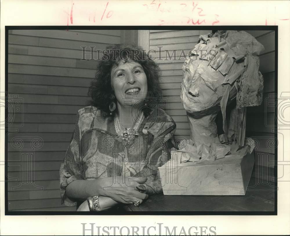 1990 Press Photo Phyllis Levinson With Sculpture At Arts Council Awards-Historic Images