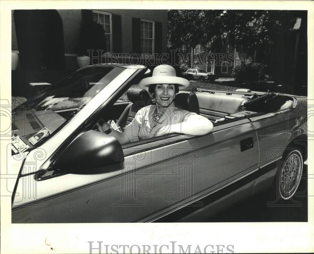 1988 Press Photo Barbara Lill In Mustang Convertible, Uptown New Orleans - Historic Images