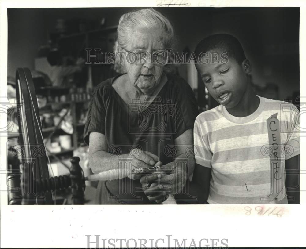 1986 Press Photo Tabitha Rossetter&#39;s spinning class at Lighthouse for the Blind - Historic Images