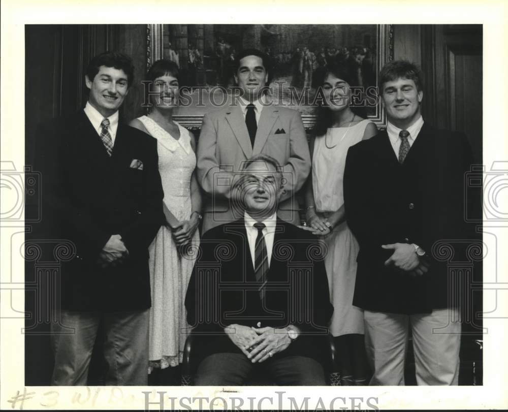 1988 Press Photo Robert Lijiberg Sr. with his family of pharmacists - Historic Images