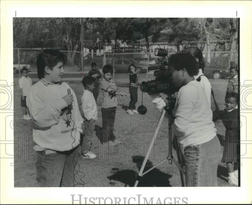 1990 Press Photo Little Woods Elementary School students make video yearbook - Historic Images