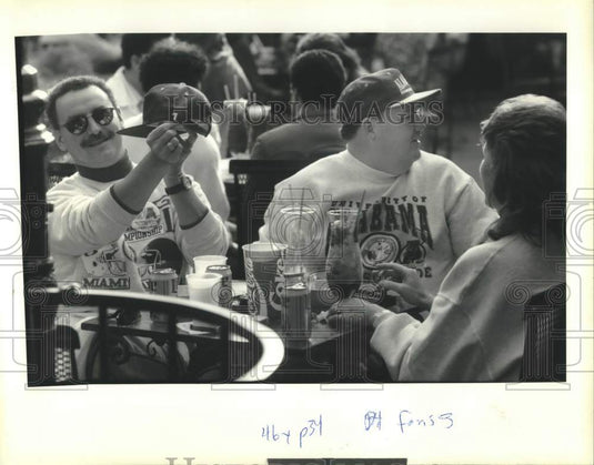 1992 Press Photo Alabama fan Michael Lowery at Pat O'Brian's bar, French Quarter - Historic Images