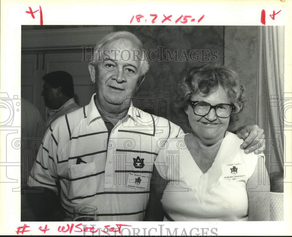 1994 Press Photo Squatty &amp; Harriet Lowell at Auburn Alumni Event - Historic Images