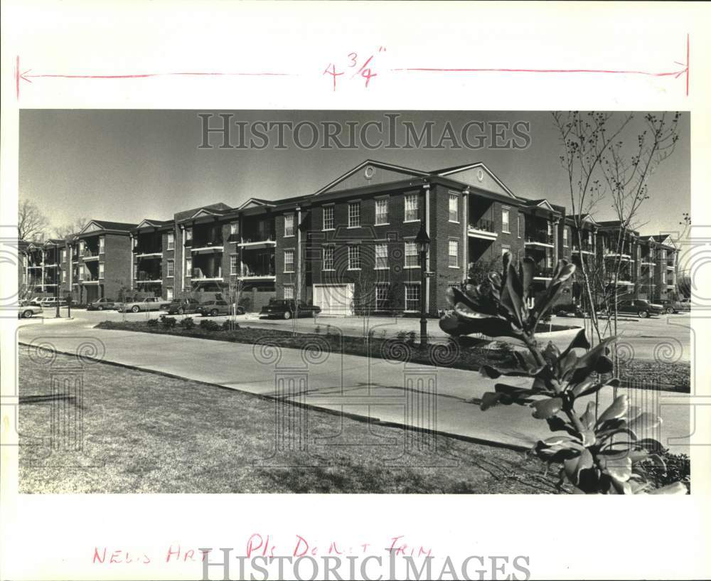 1988 Press Photo De Linon Place in Metairie Road, near Rosa Avenue - Historic Images