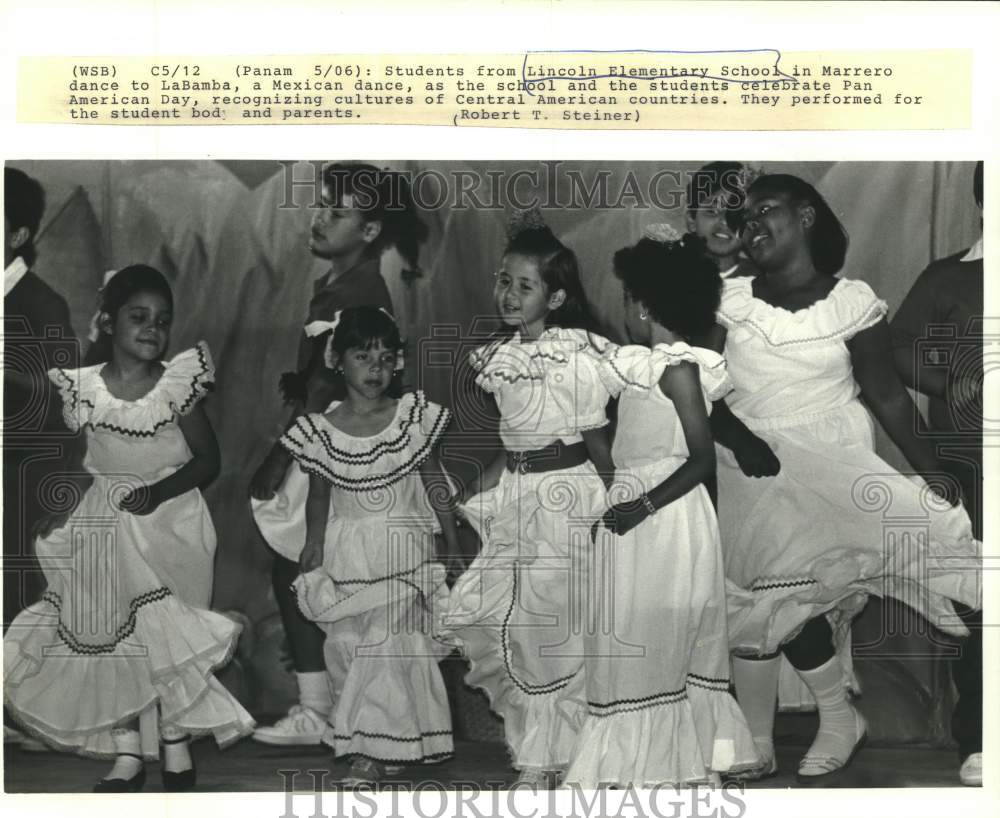 1988 Press Photo Students from Lincoln Elementary School dance to LaBamba - Historic Images