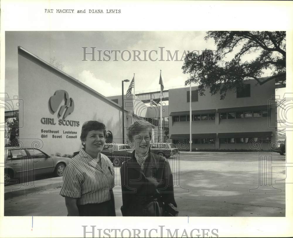 1986 Press Photo Pat Mackey &amp; Diana Lewis Southeast Louisiana Girl Scout Council - Historic Images