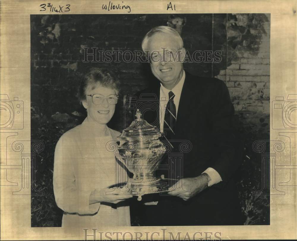 1993 Press Photo Diana Lewis with Ashton Phelps upon receiving her Loving Cup - Historic Images