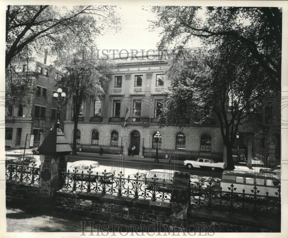 1957 Press Photo United States Embassy across Ottawa&#39;s tree lined Wellington St. - Historic Images