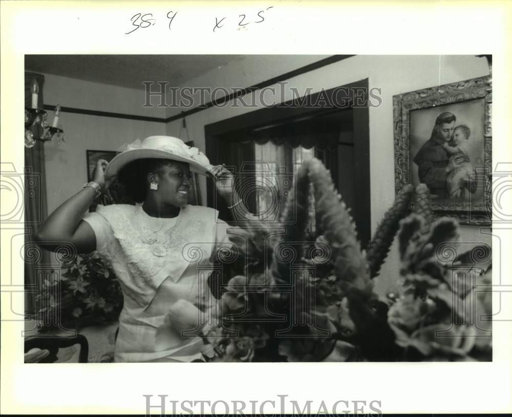 1991 Press Photo Carol Lang won the Layman of the Year Award from Kiwanis - Historic Images