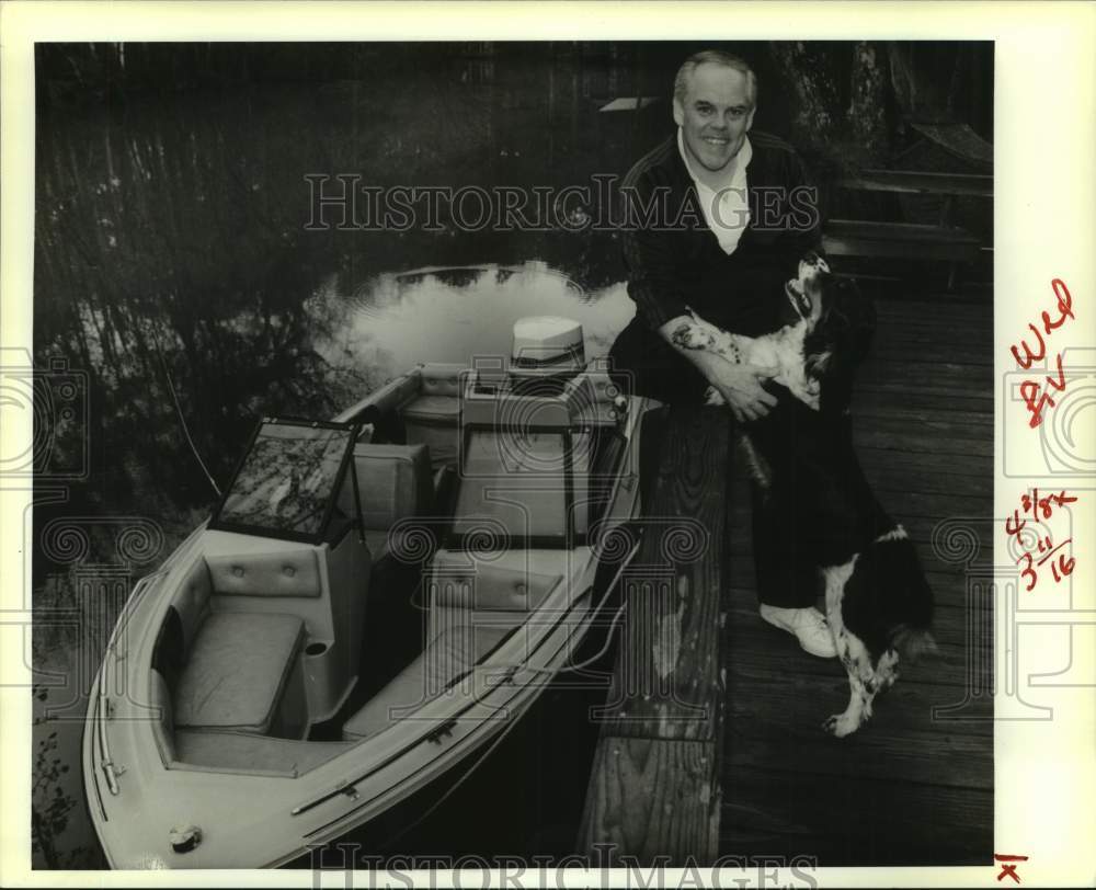 1990 Press Photo Ron Jones, President of Louisiana Coca-Cola- Relaxes at home - Historic Images