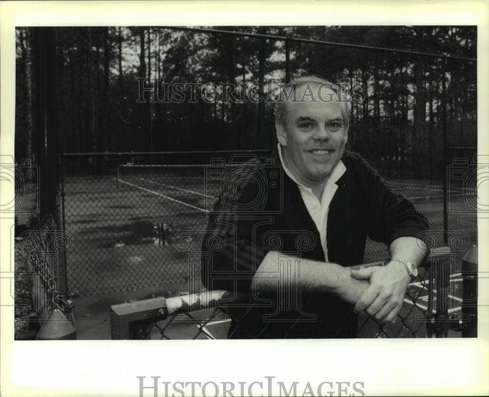 1990 Press Photo Ron Jones, President of Louisiana Coca-Cola at his tennis court - Historic Images