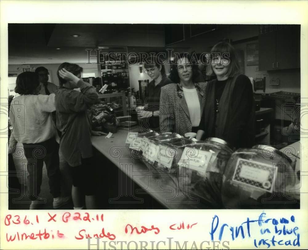 1993 Press Photo Phyllis Jordan and Lisa Amos at their coffee house P.J.&#39;s - Historic Images