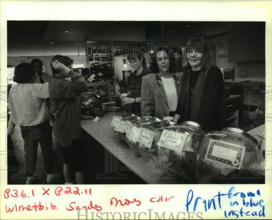 1993 Press Photo Phyllis Jordan and Lisa Amos at their coffee house P.J.'s - Historic Images
