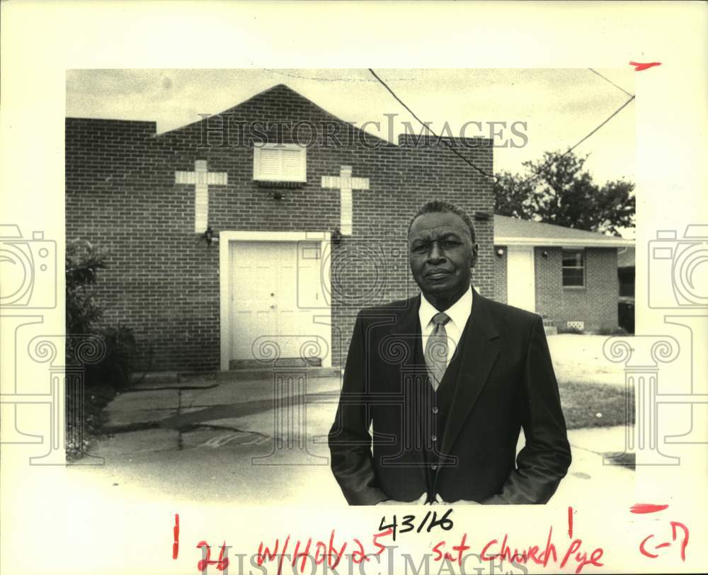 1986 Press Photo Rev. Stephen Jordan, Pastor- Holy Family Spiritual Church - Historic Images