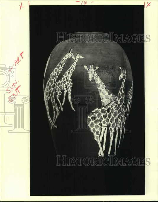 1988 Press Photo "Giraffes" vessel by Lisa Jordy at Carol Robinson Gallery - Historic Images