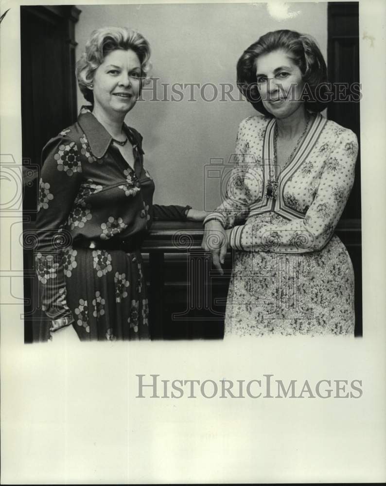 1976 Mrs. Nathaniel Langlois meeting with Mrs. John W. Straus - Historic Images