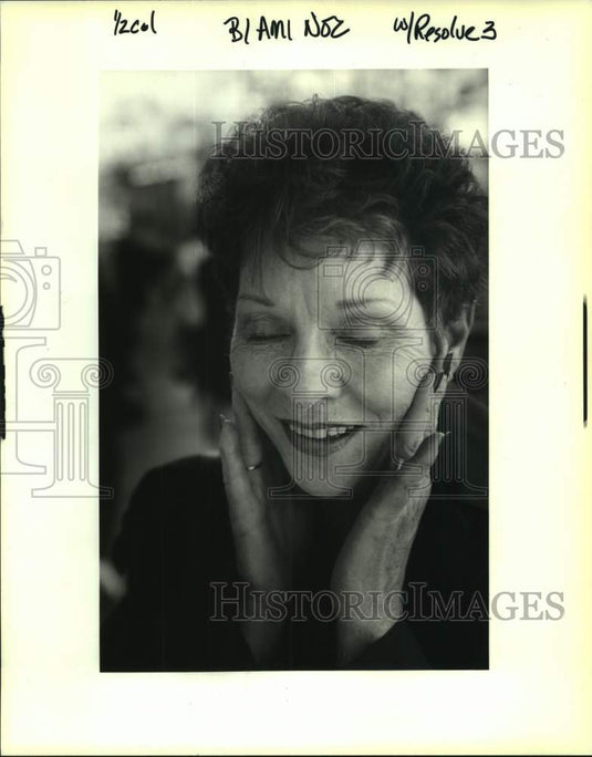 1990 Press Photo Patti Langenbahn, Interviewed about their New Year's Resolution - Historic Images