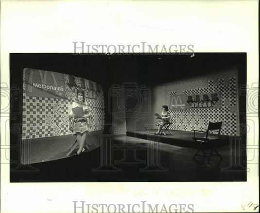 1987 Press Photo Kelly Garcia On Monitor During Taping Of Kids Break, WNOL-TV - Historic Images