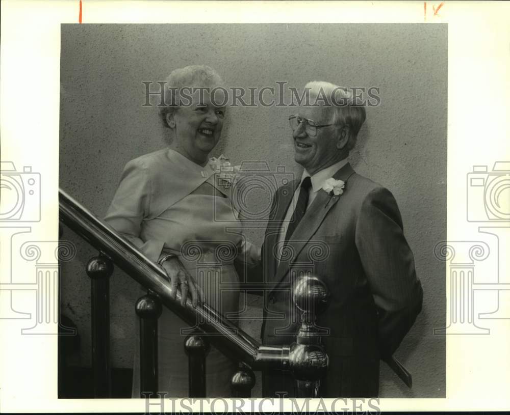 1987 Press Photo Mrs. Rheodore Kiern and Mr. Robert Frances Schaff at Landmark - Historic Images