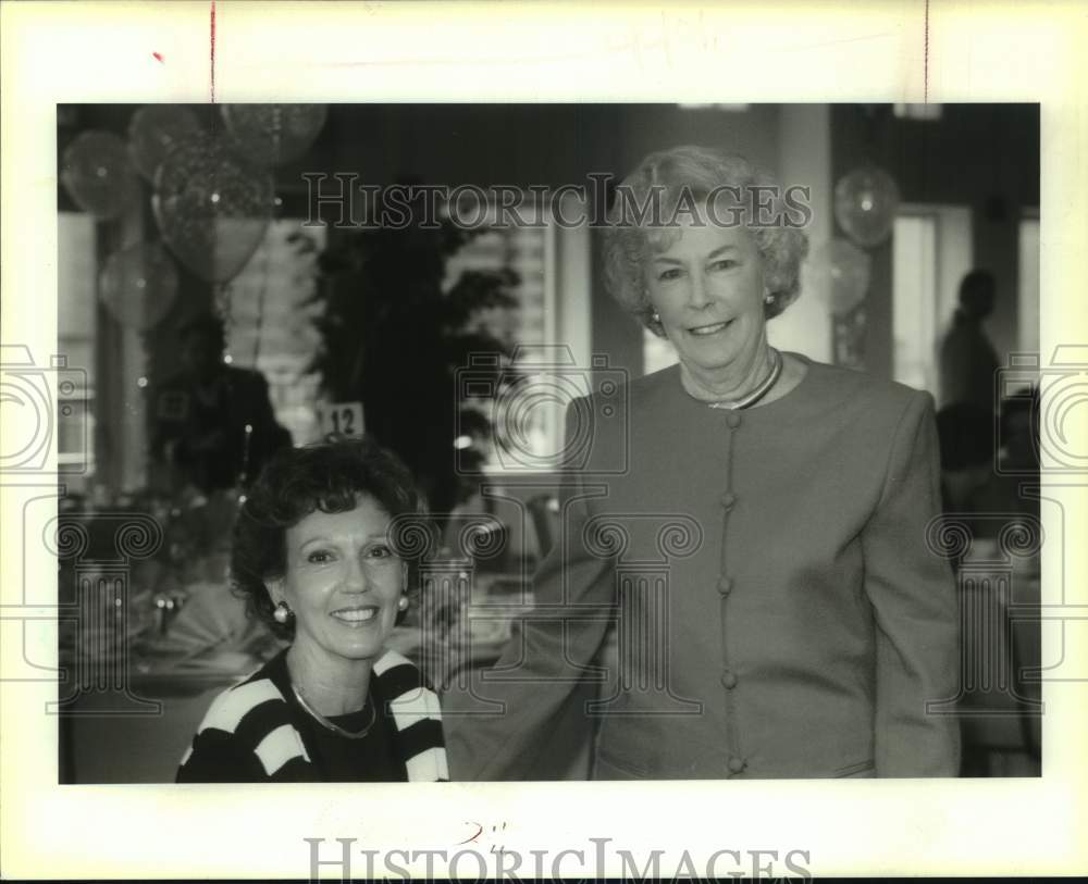 1993 Press Photo Jerri Klein and Jeanne Culotta at E. Jefferson Hospital Wards - Historic Images