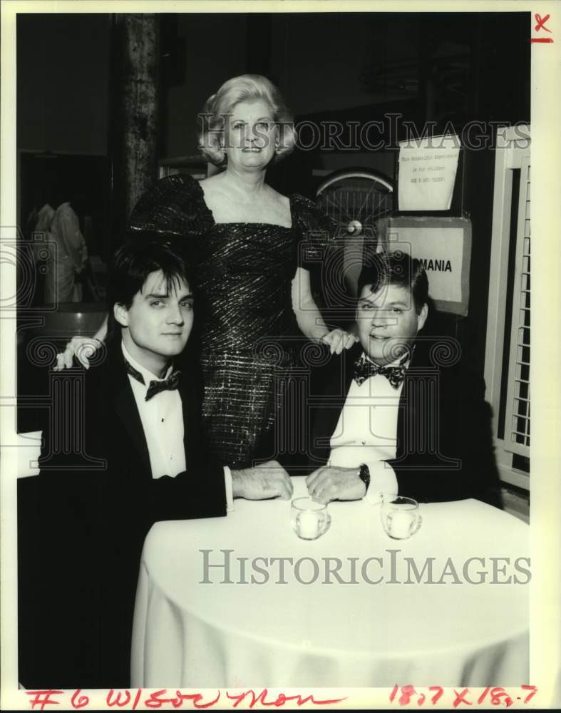 1994 Press Photo Tim Lange, Maureen Roberts, John Lange attends debutante party - Historic Images